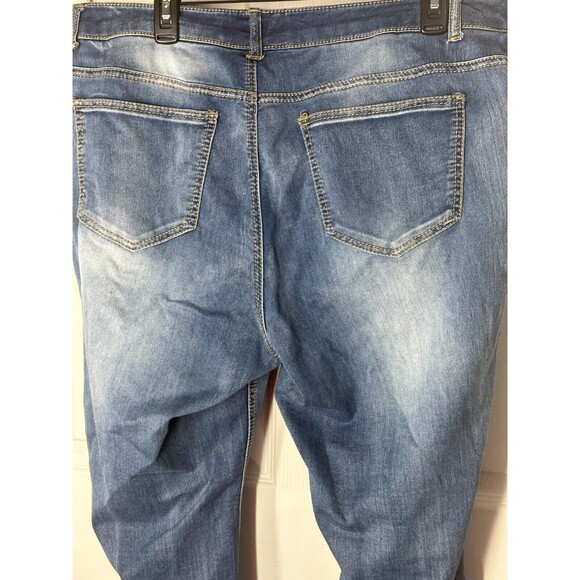 Cato Premium Jeans Women's 18 Medium Wash High Rise Tapered Leg Whiskering - Picture 8 of 8